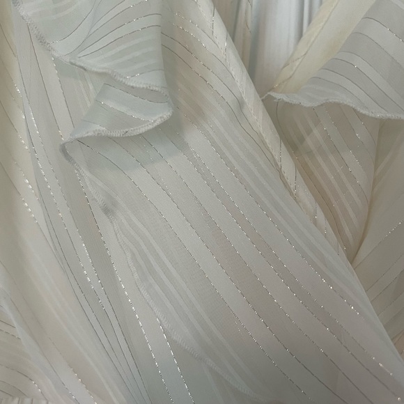 Beautiful white dress with light silver pinstripes. - Picture 4 of 4
